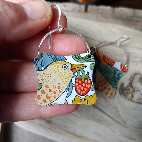 ๐SOLD๐The Strawberry Thief William Morris Folk Art Earrings - Picture 4 of 9